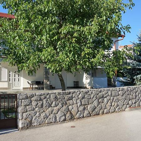 Apartmani Gaj Малинска Екстериор снимка