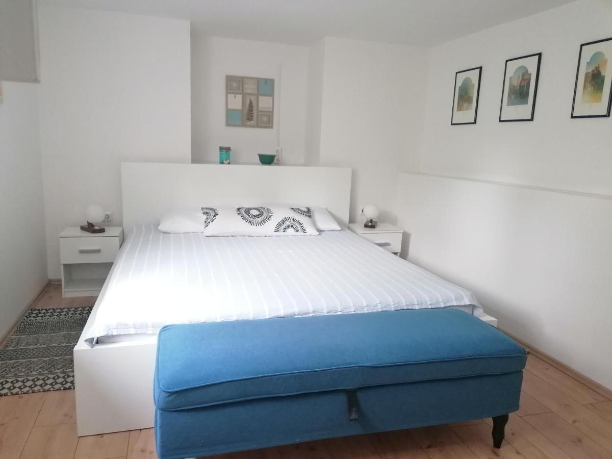 Apartmani Gaj Малинска Екстериор снимка