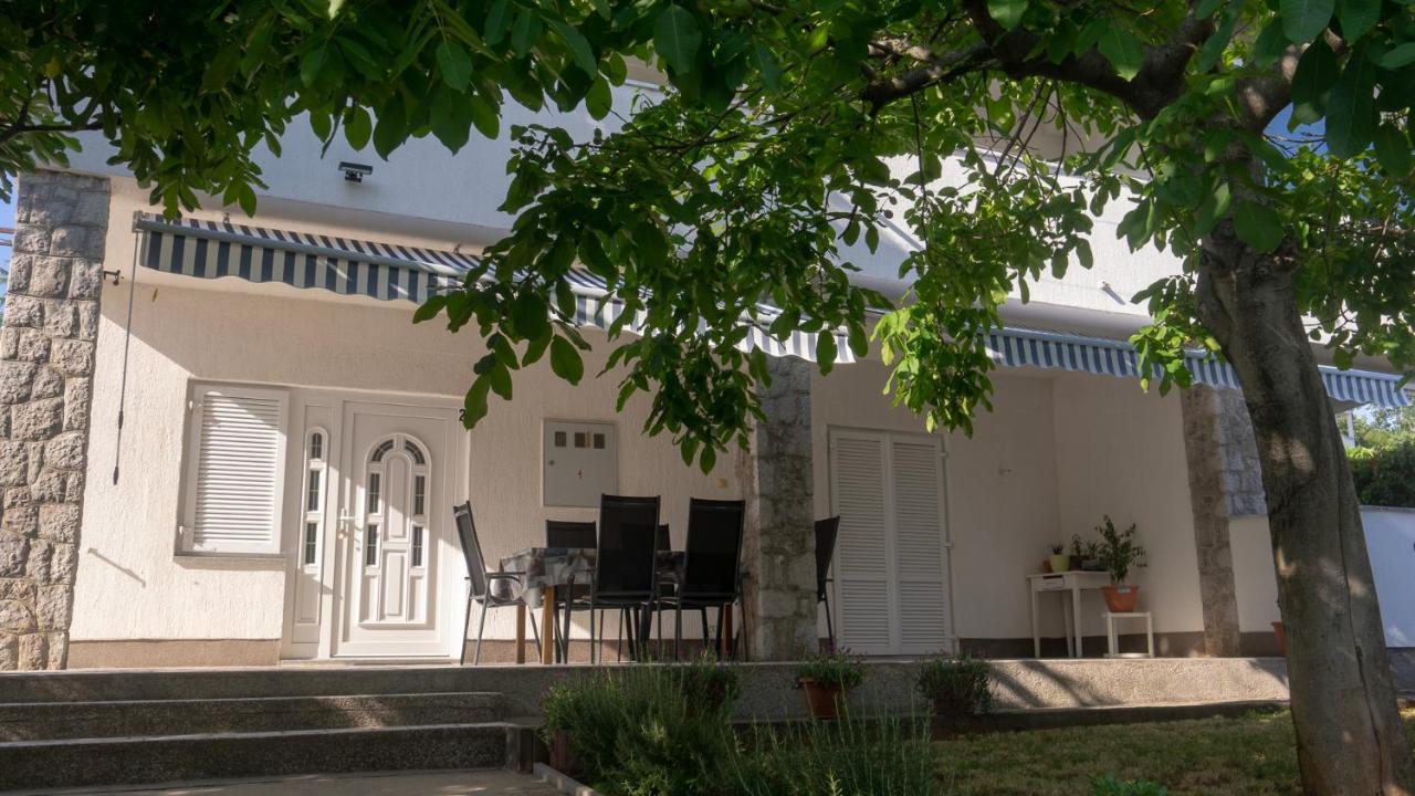 Apartmani Gaj Малинска Екстериор снимка