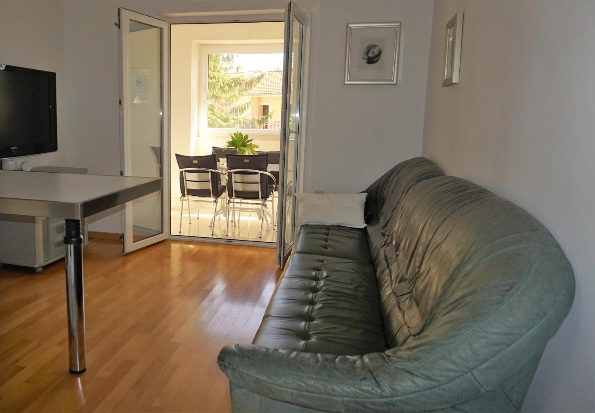 Apartmani Gaj Малинска Екстериор снимка