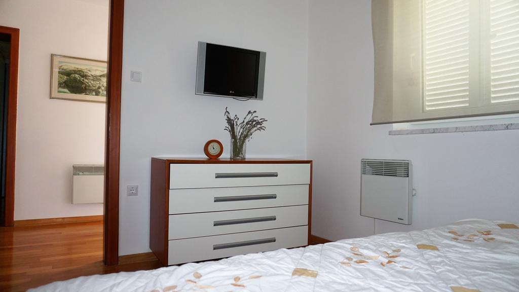 Apartmani Gaj Малинска Екстериор снимка