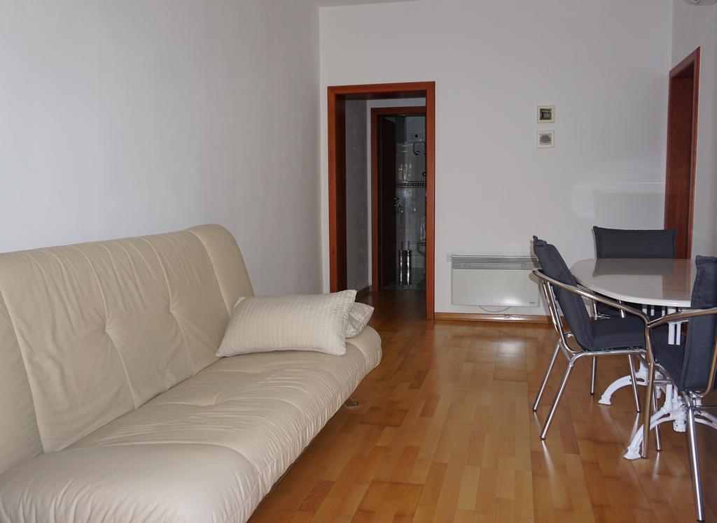 Apartmani Gaj Малинска Екстериор снимка