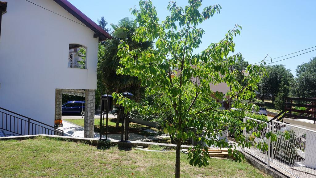 Apartmani Gaj Малинска Екстериор снимка