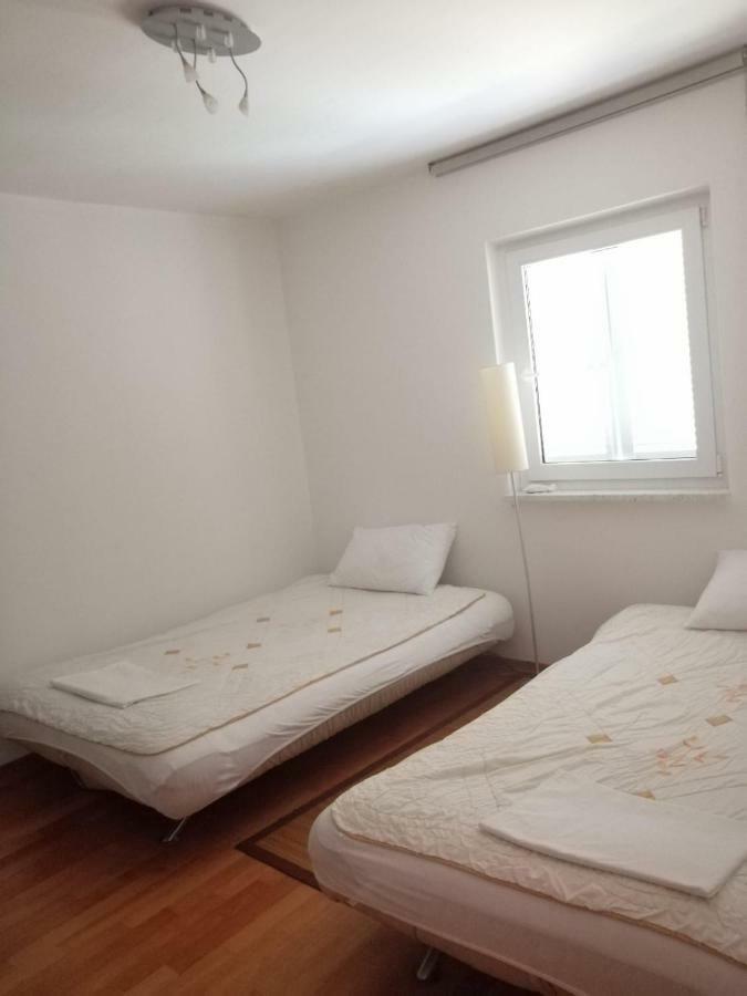 Apartmani Gaj Малинска Екстериор снимка